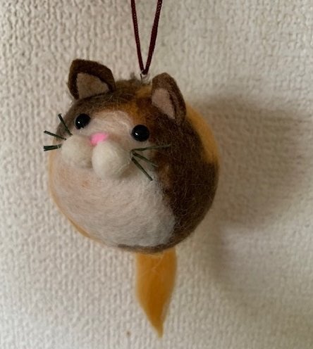 フェルトでかわいいネコのストラップをつくろう！見本画像